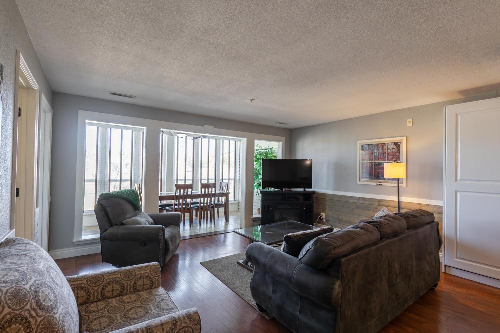 2Br Walk-In Condo - Near The 76 Strip - Free Wifi - Pool - Free Tickets Included - Clb-3 Branson Luaran gambar